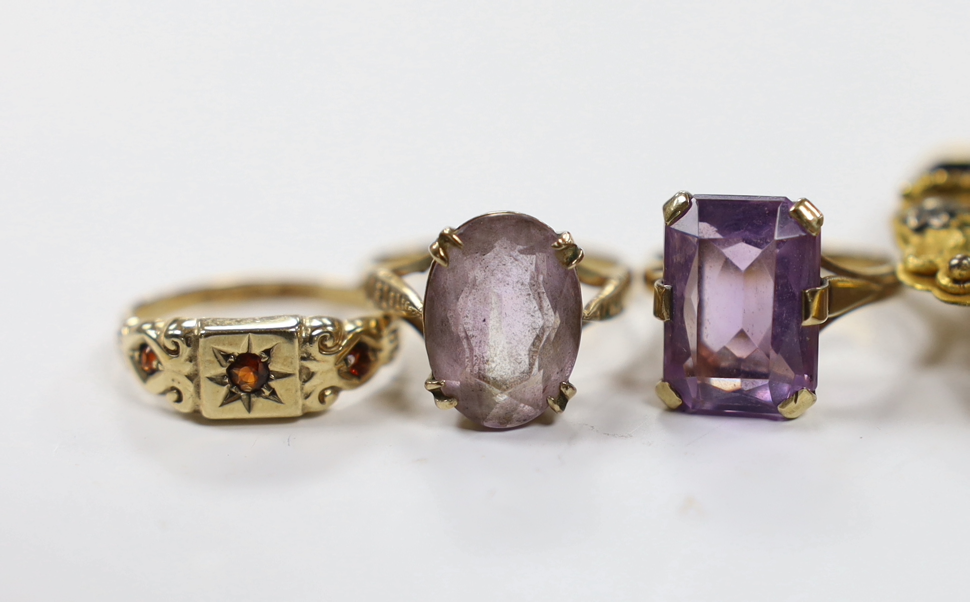 Three assorted 9ct gold and gem set rings including 1960's amethyst, a 9ct and oval cameo shell set brooch, a George V 9ct gold circular locket and three other items including diamond chip set heart shaped locket.